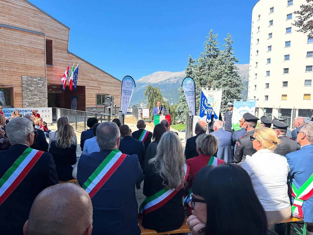 Nuova scuola di Sauze d'Oulx, taglio del nastro col ministro