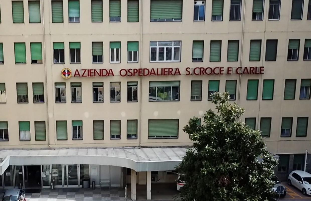 94enne travolto da una moto mentre attraversava la strada: muore dopo un giorno di ricovero