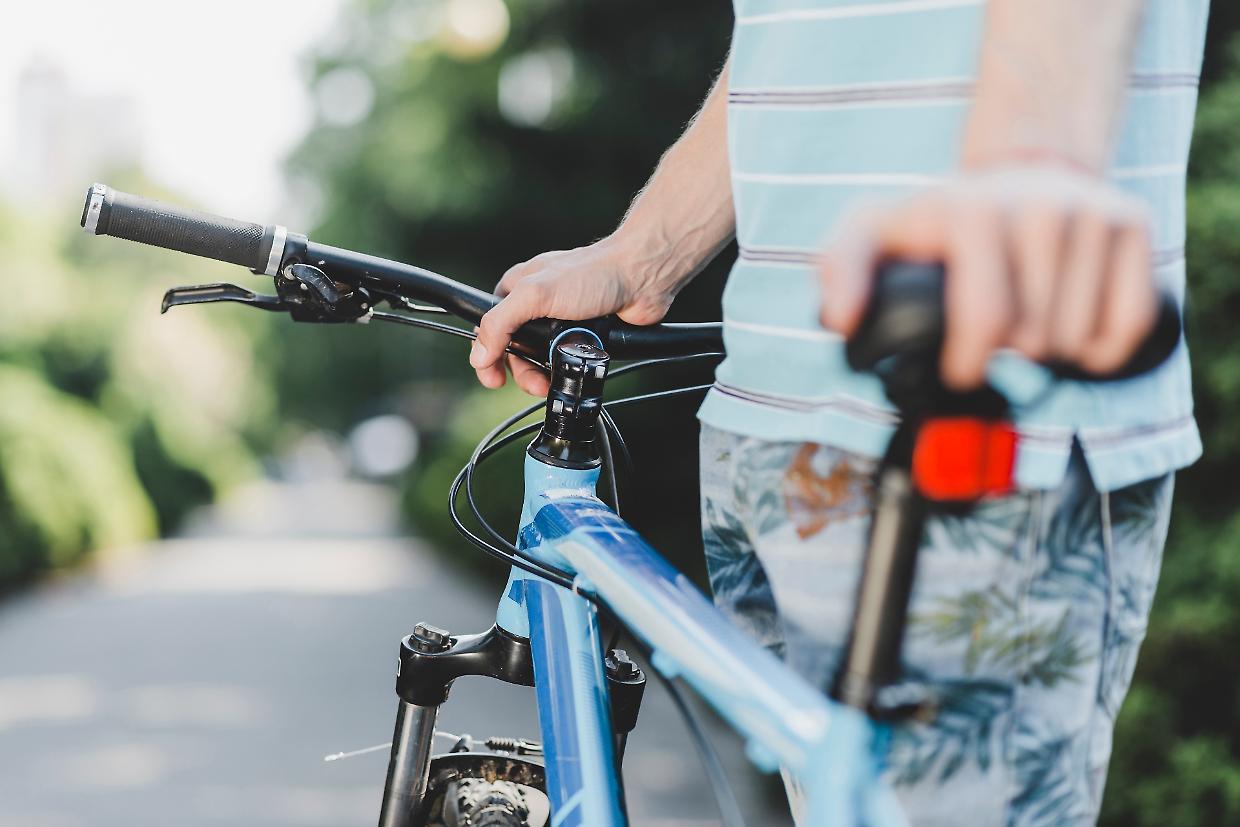 In Piemonte, più della metà dei residenti si sposta a piedi o in bici: i dati della Regione