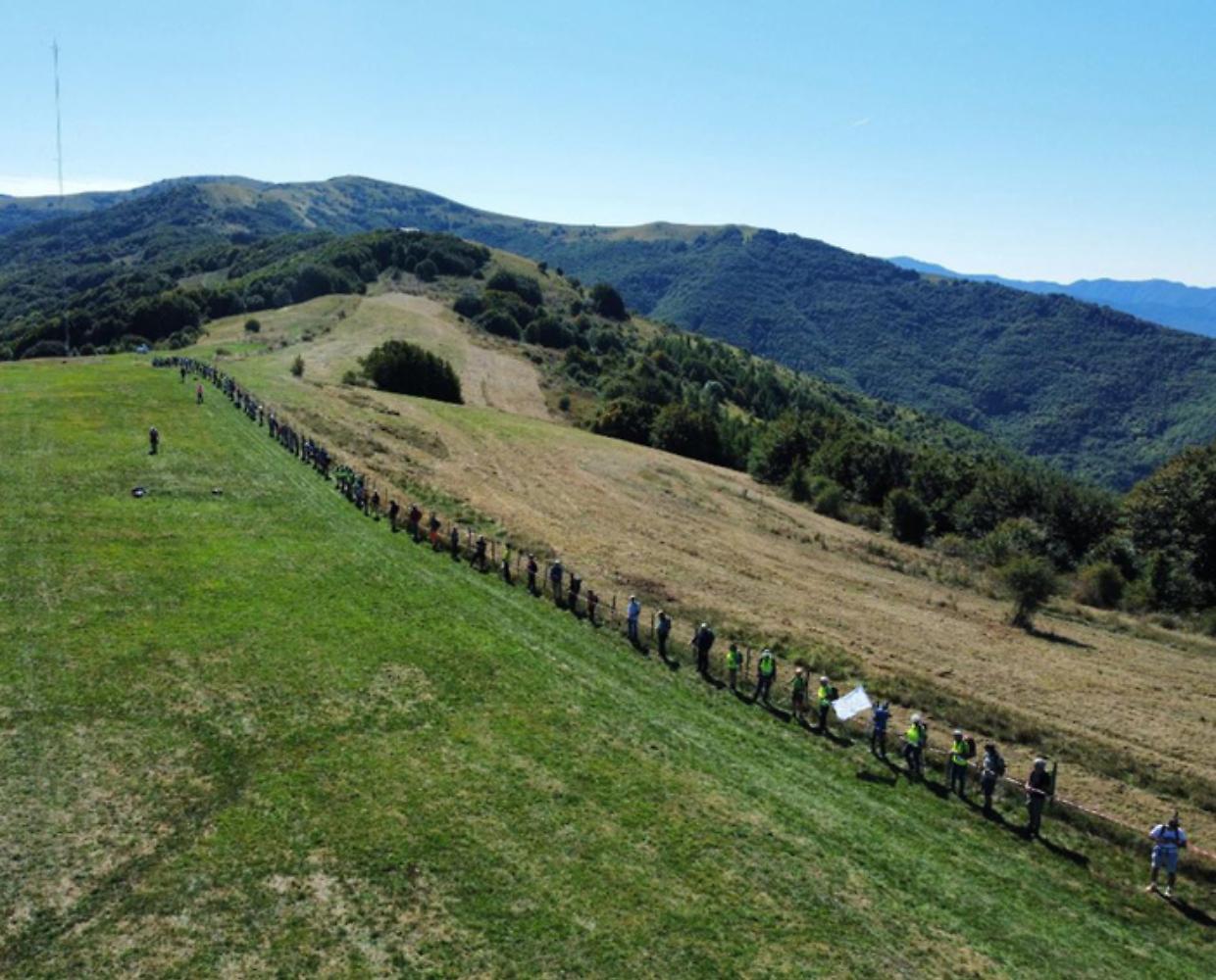 Appennino alessandrino, catena umana contro il progetto eolico sul Monte Giarolo