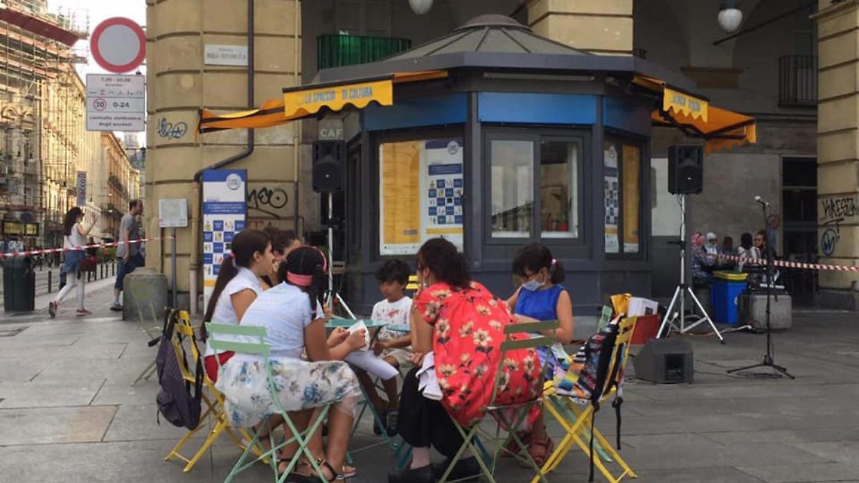 Quaderni e astucci per le famiglie in difficoltà: 