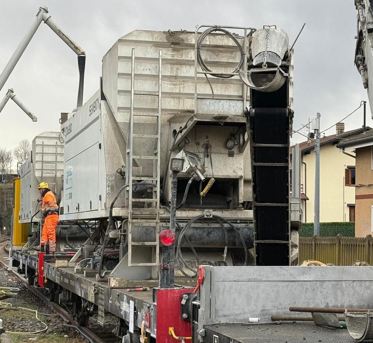 Rfi, i lavori di elettrificazione della  Ivrea-Aosta sono a metà: «Non ci sono problemi, né ritardi»