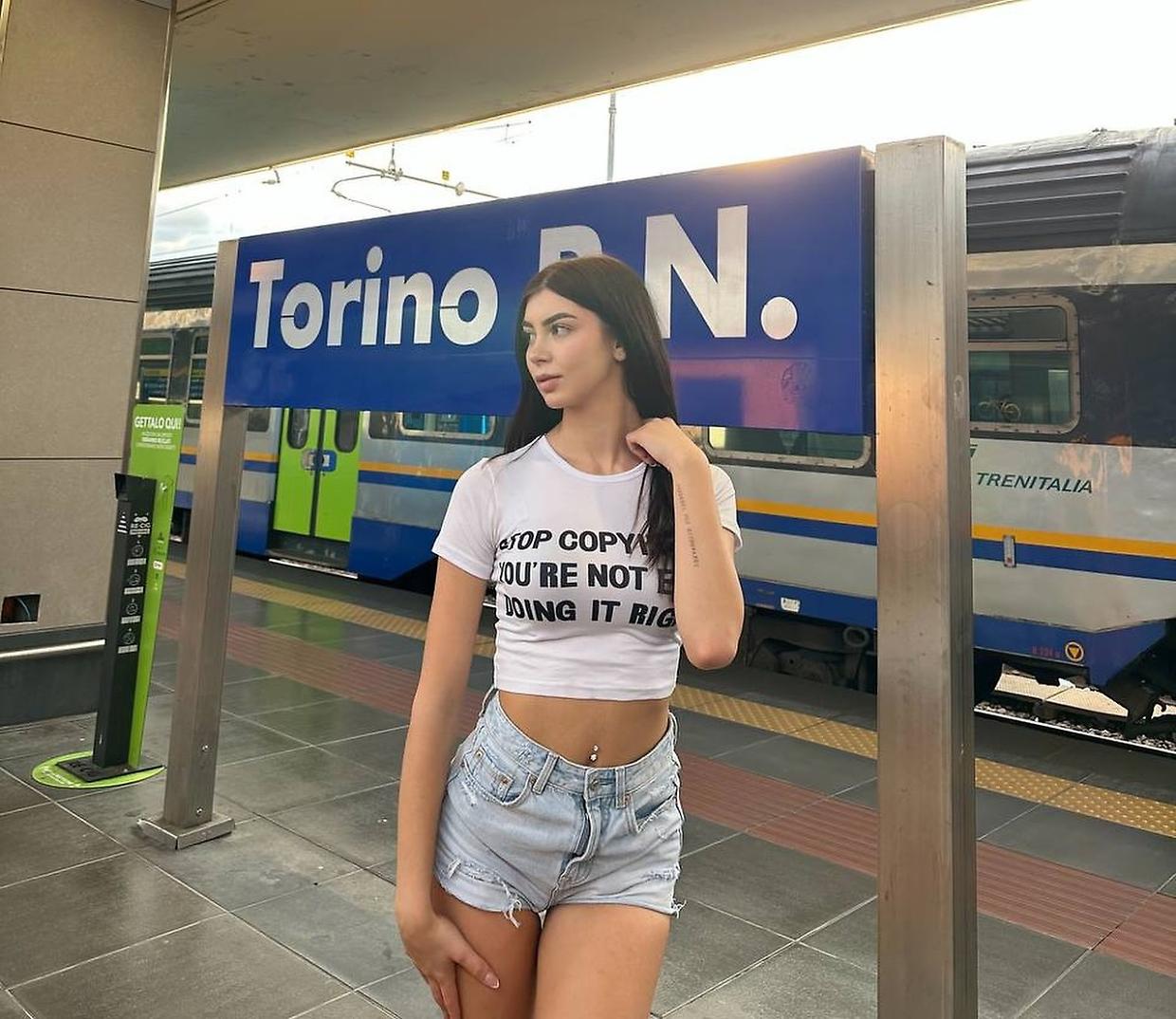 Le ragazze del Calippo Tour arrivano a Torino Porta Nuova (video)