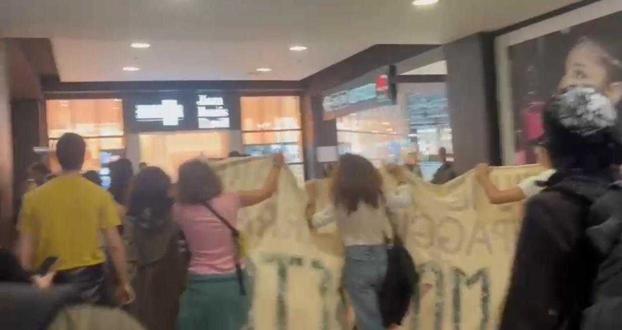 Lingotto, irruzione degli antagonisti: sanzionato il McDonald’s