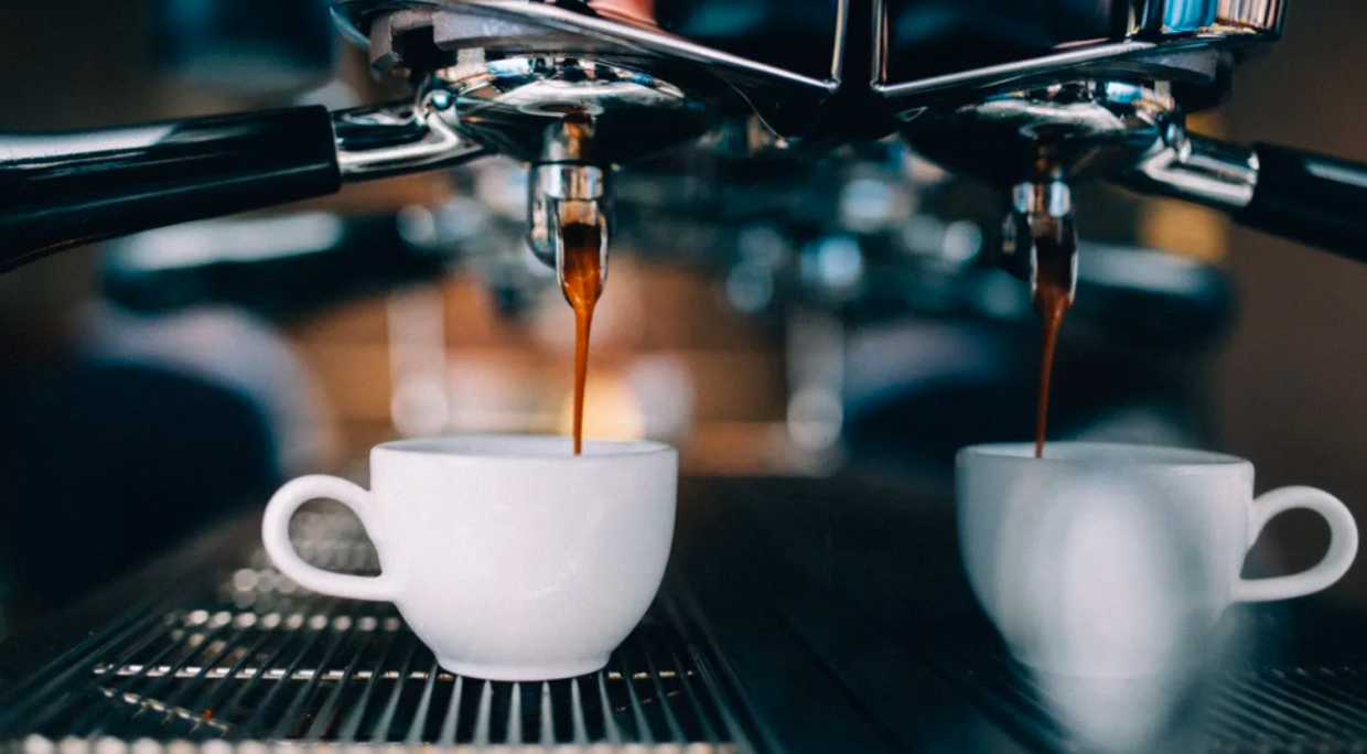 Caffè sempre più caro, ma gli italiani non rinunciano alla loro tazzina
