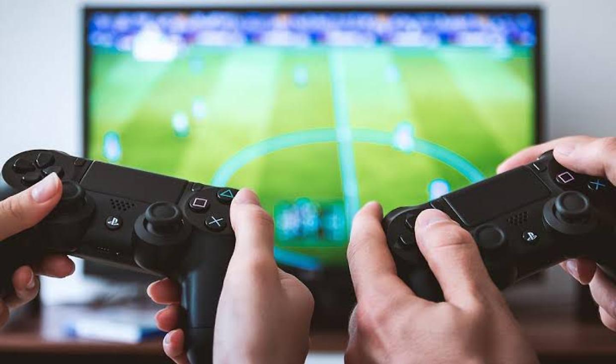 Videogiochi, droga e vestiti firmati, così il pedofilo adescava le vittime