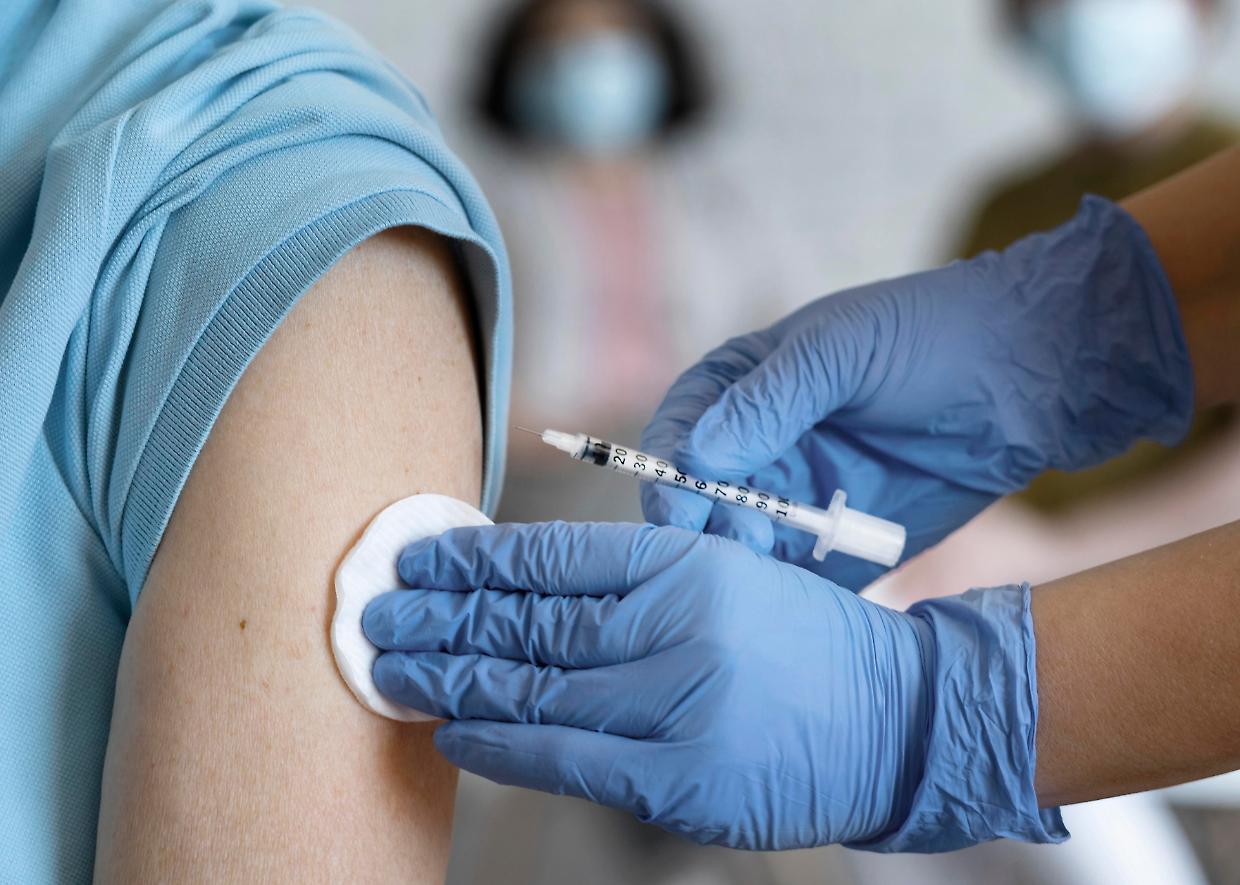 Torino, le farmacie al centro della prevenzione vaccinale. Riboldi: «Un supporto fondamentale»