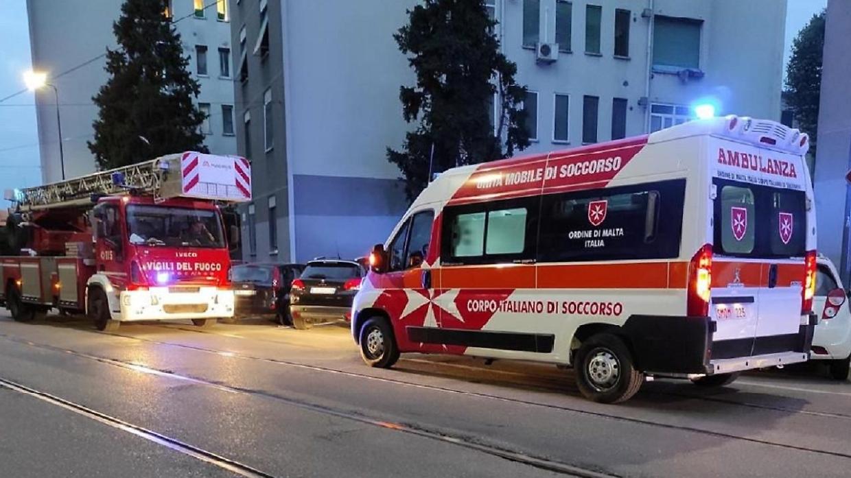 Incidente all’alba sull’autostrada Torino-Aosta: auto contro il guardrail a Ivrea