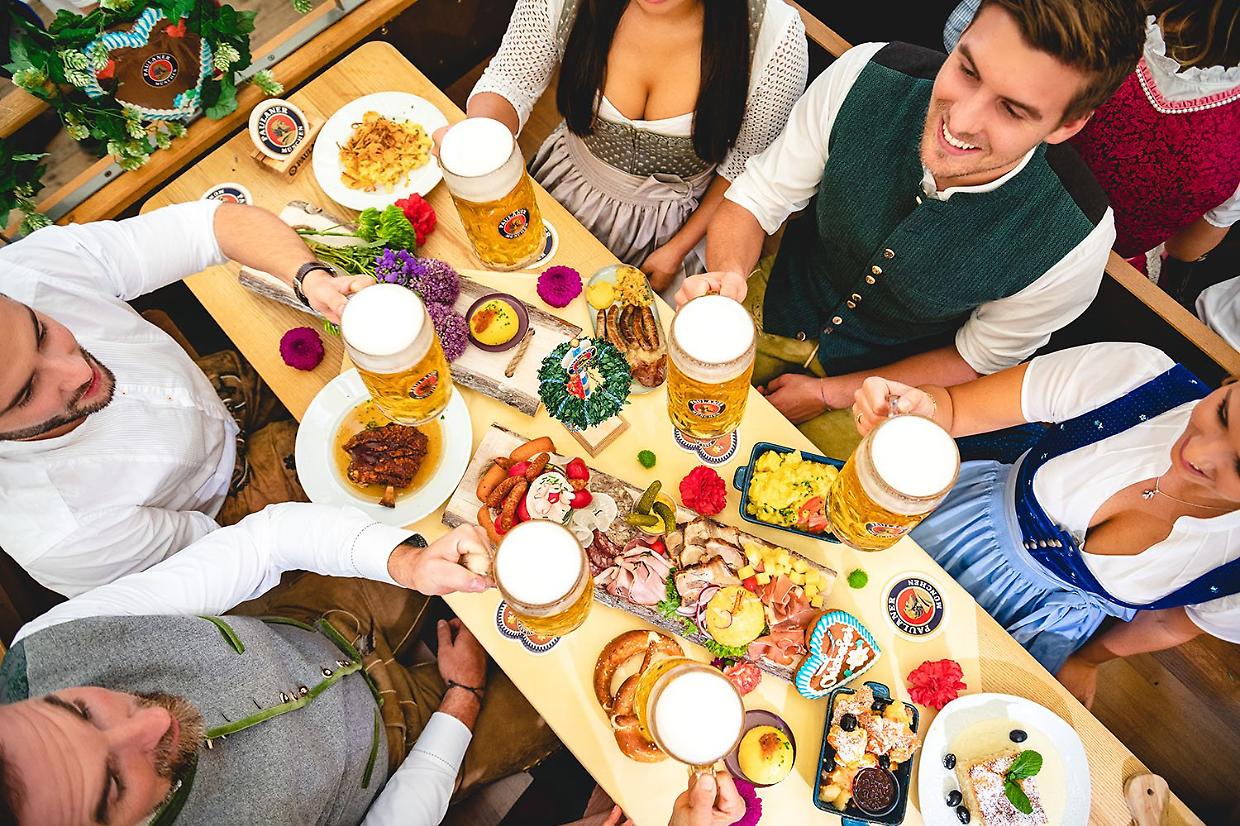 Oktoberfest Cuneo 2025, tutto pronto per l’ottava edizione: la parata inaugura la festa