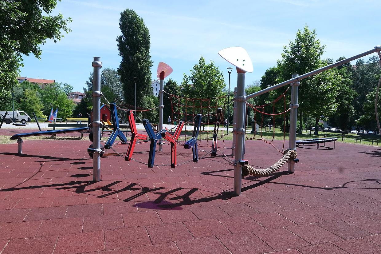 Telecamere contro i vandali per la nuova area giochi del parco Calabria