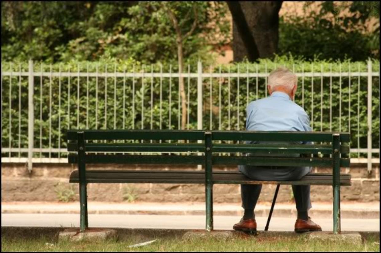 Chieri, collanina strappata con una cintura, derubato 81enne