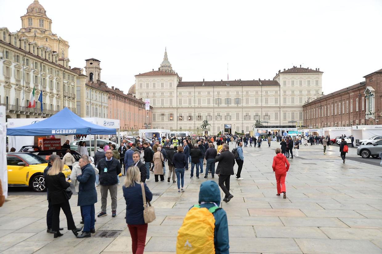 I torinesi restano "fedeli alla linea": "L'elettrico non va bene in città"