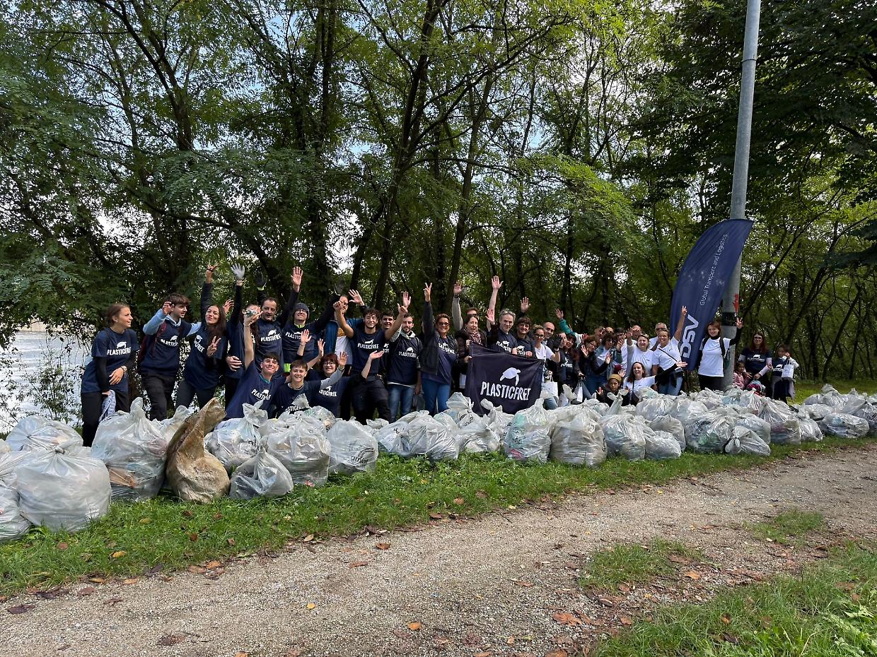 Il Parco Stura ripulito dai volontari: Plastic Free Torino rimuove due tonnellate di rifiuti
