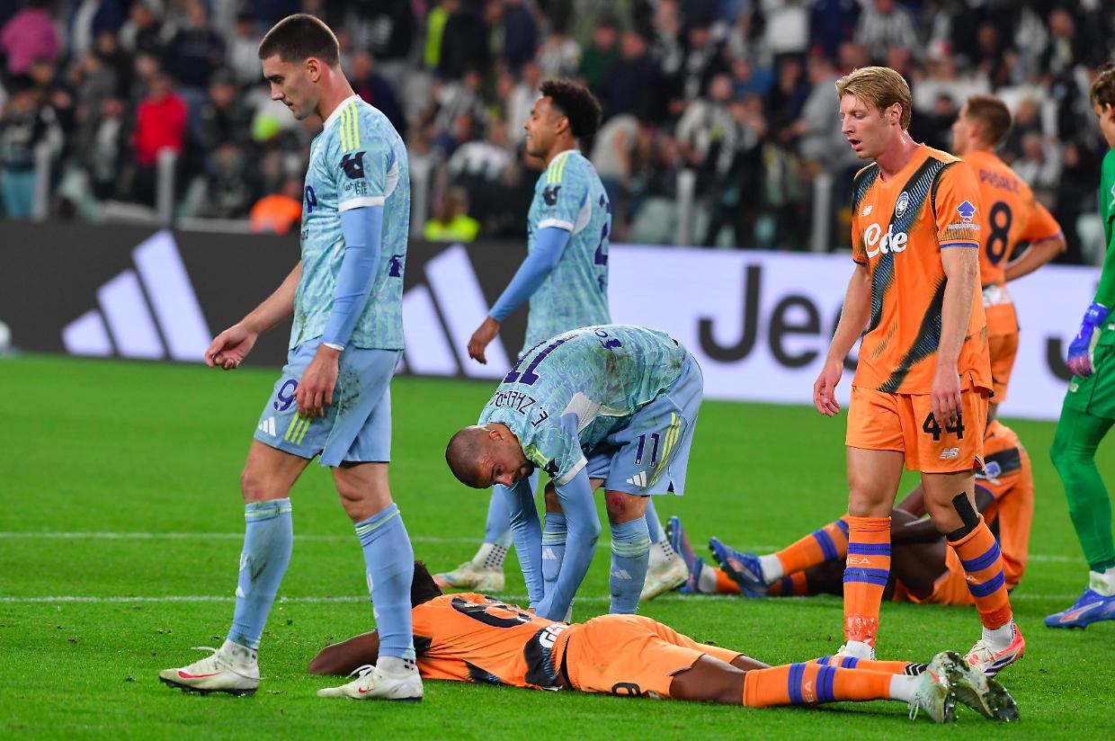 I giocatori di Juventus e Atalanta dopo l'1-1 allo Stadium