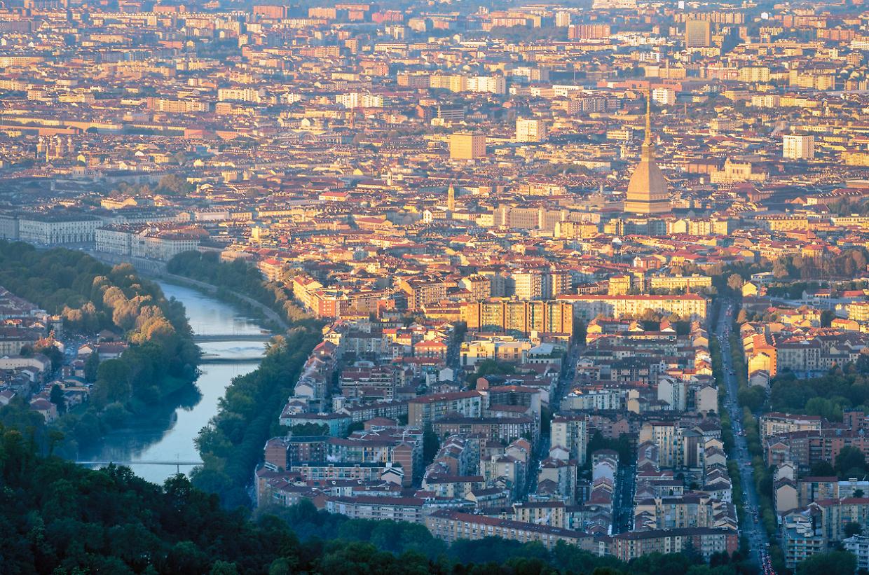 Federalberghi porta Torino in volo: la città si promuove negli aeroporti del Nord Italia
