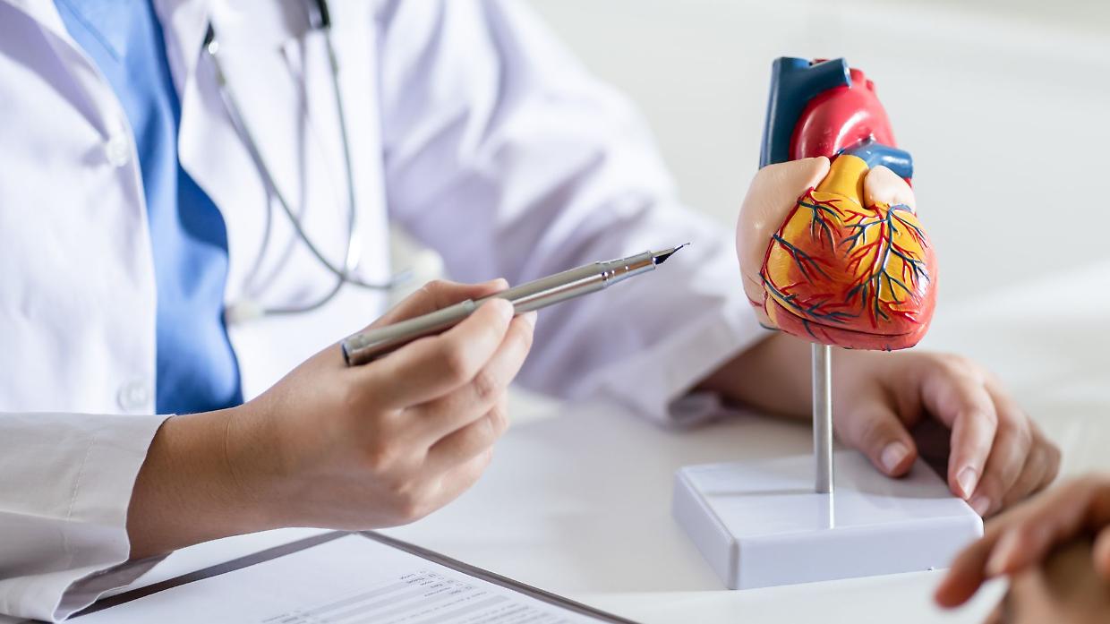 Cuore a rischio per 4 italiani su 10: i dati Iss su colesterolo, ipertensione e stili di vita