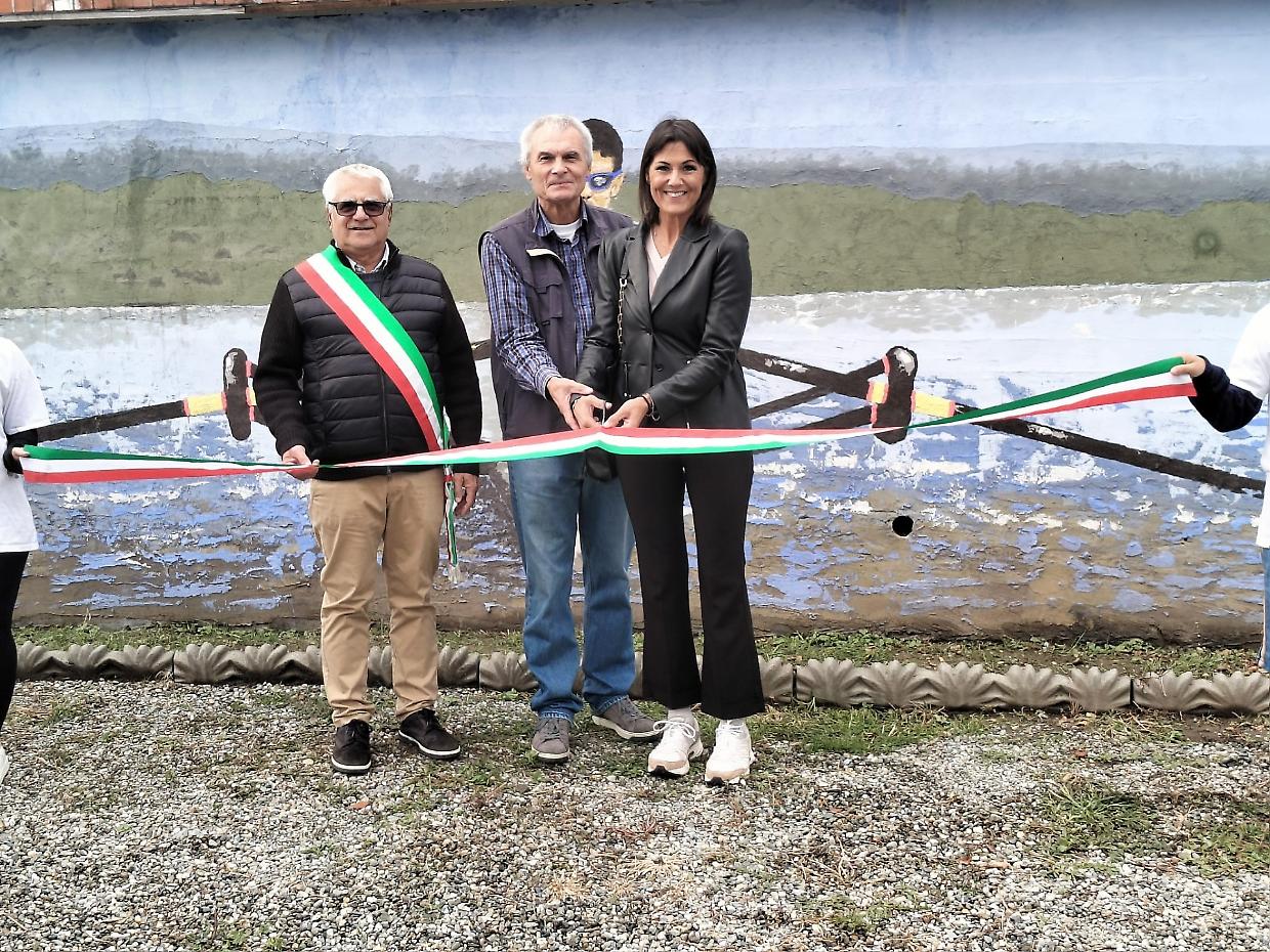 Inaugurato a Candia Canavese il murale che omaggia mezzo secolo di canottaggio