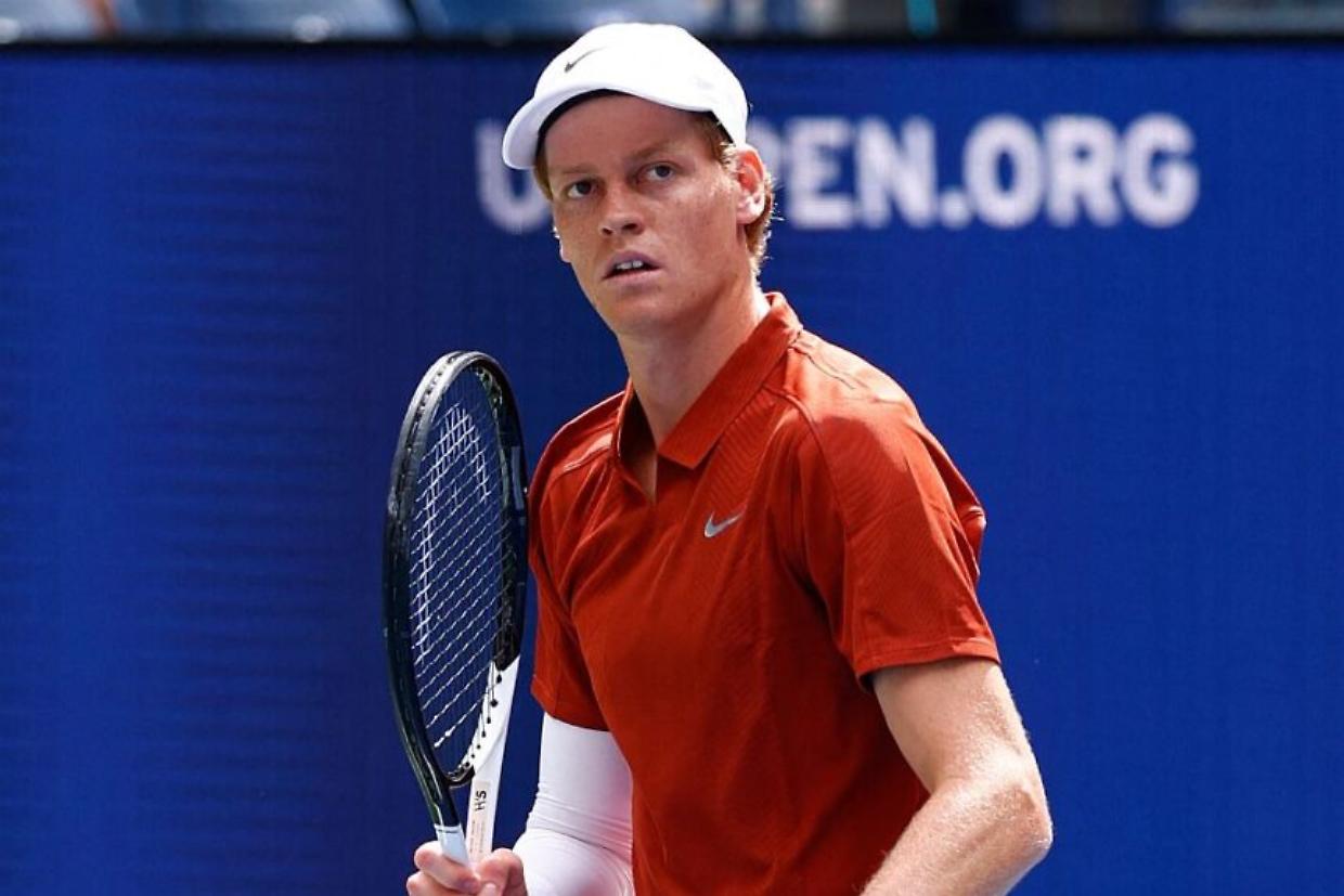 Jannik Sinner impone l'undicesima sconfitta ad Alex de Minaur e va in finale a Pechino, lo attende Learner Tien