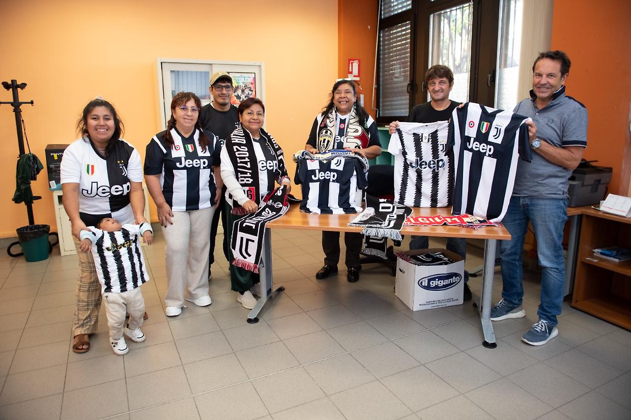 La donazione delle maglie della Juve