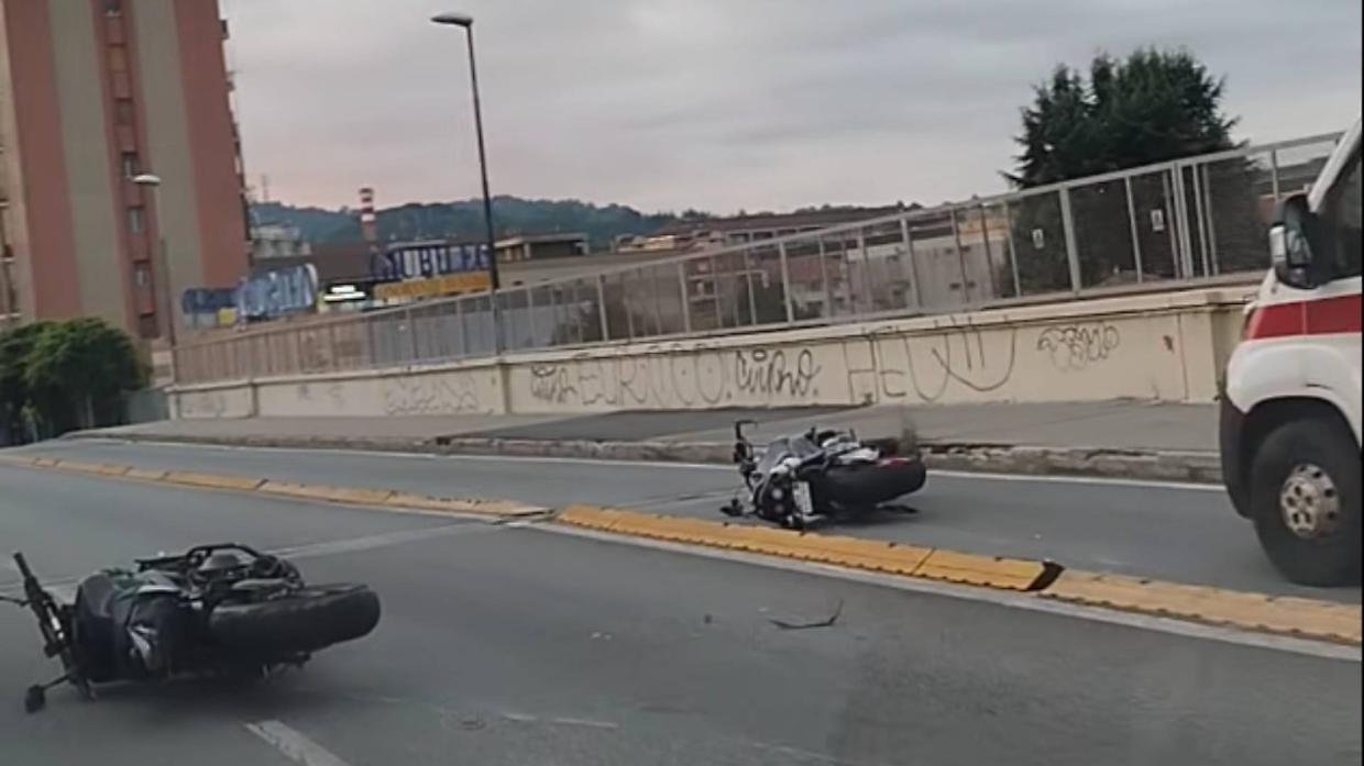 Incidente su Corso Bramante: due centauri si scontrano e finiscono a terra