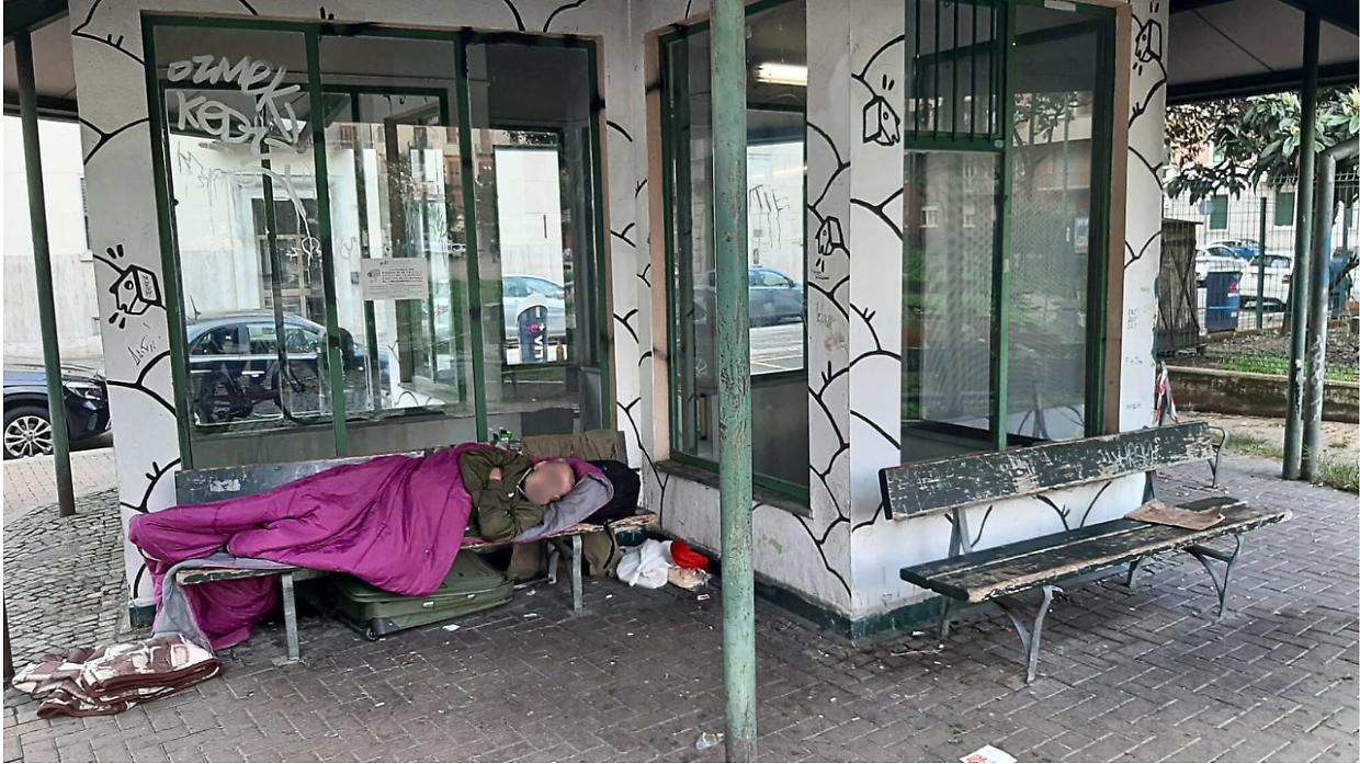 I senzatetto tornano in piazza Risorgimento. «Basta degrado, bisogna tutelare i residenti»