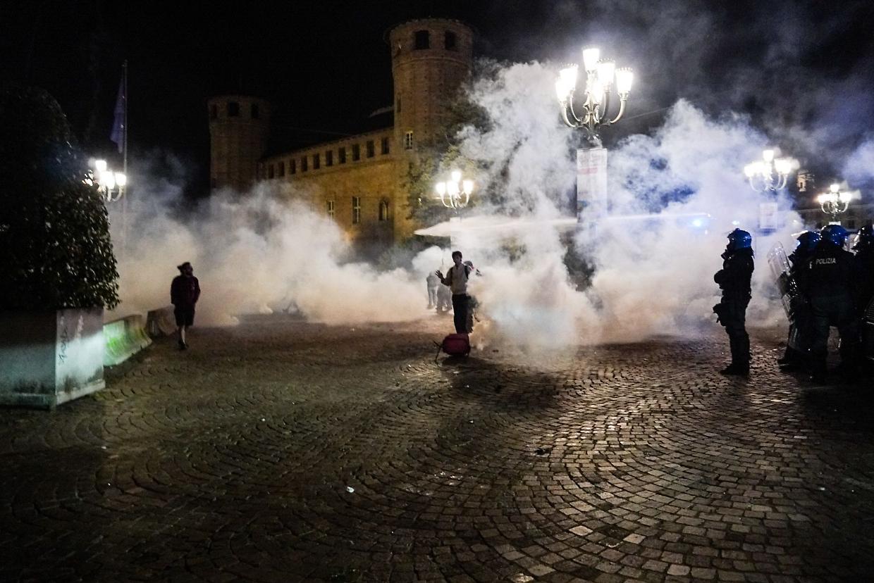 Torino, dopo la guerriglia urbana, vertice in Prefettura: “Risposta ferma contro i violenti”
