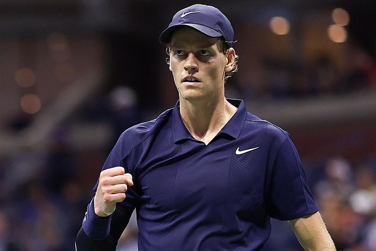Per Jannik Sinner ottimo esordio al Masters 1000 di Shanghai, vincono anche Lorenzo Musetti e Lucino Darderi e sarà derby