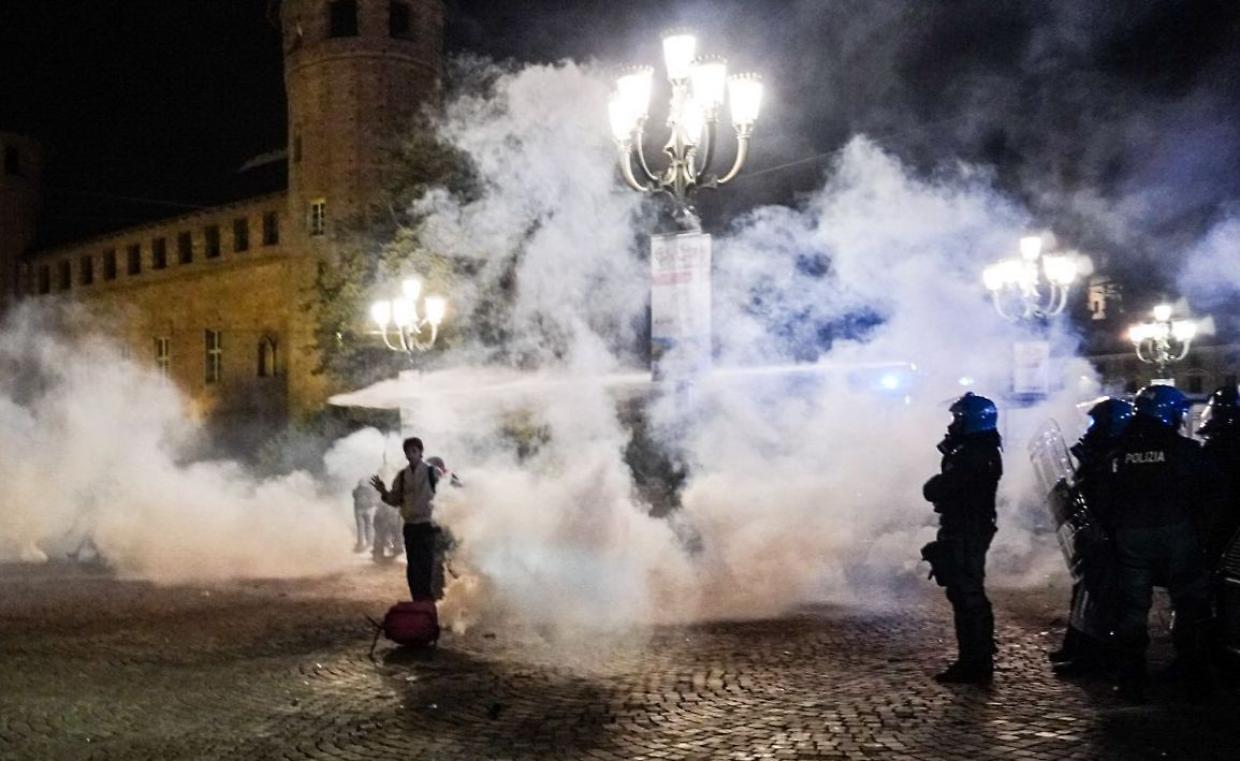 Manganellate su giovanissimi, il video sui social che diventa virale