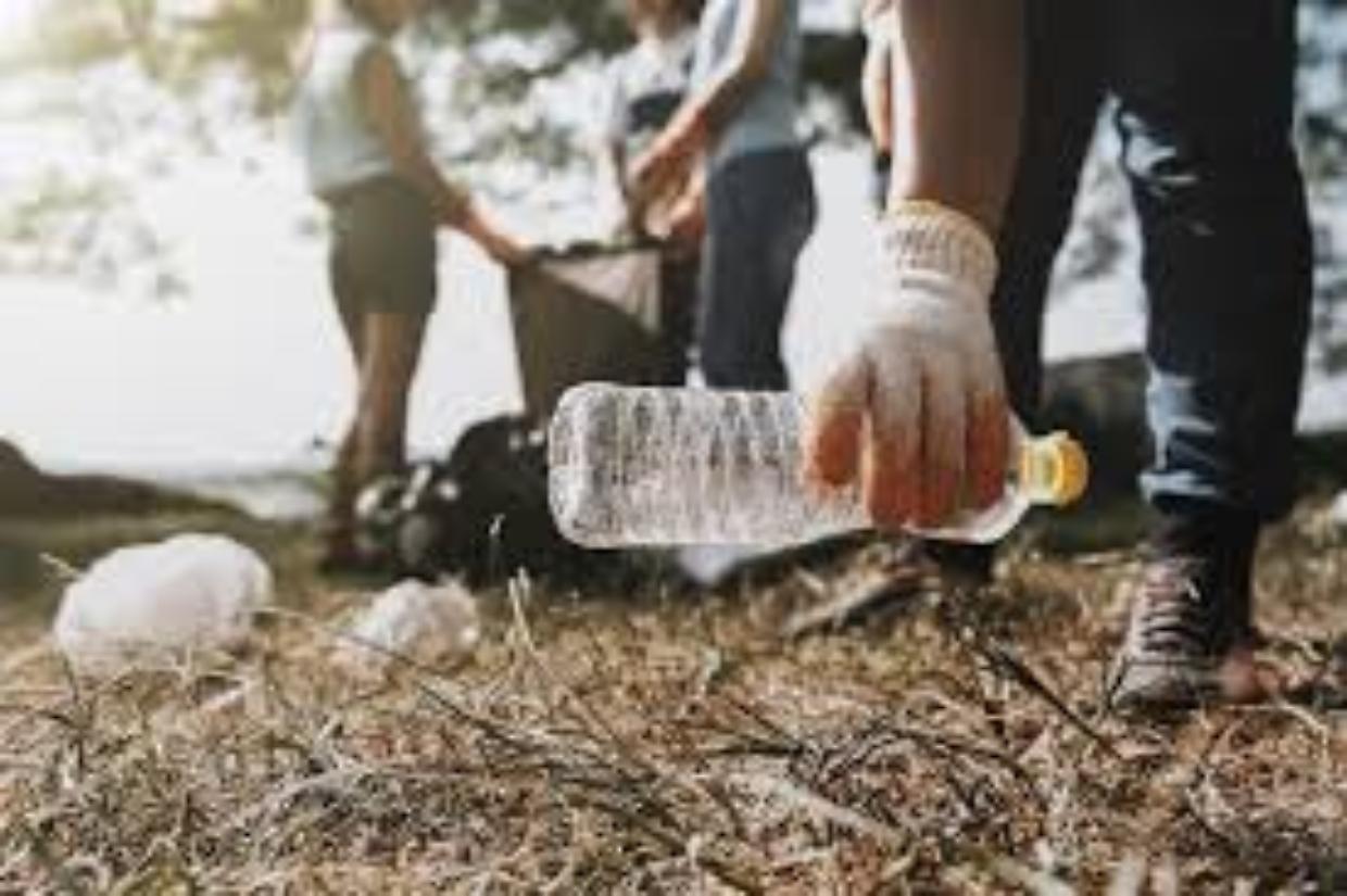 World Cleanup Day, a Torino raccolti 47 kg di rifiuti e 6.300 mozziconi in un giorno