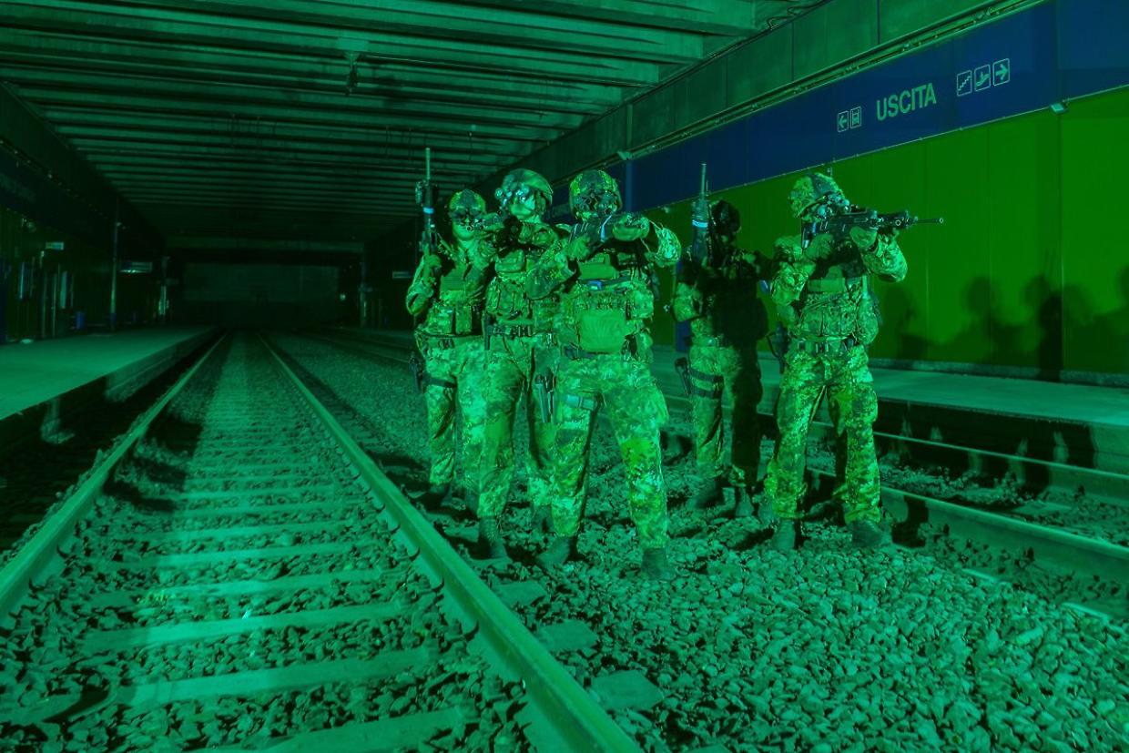 I giovani ufficiali dell’Accademia Militare in addestramento con gli Alpini a Pinerolo