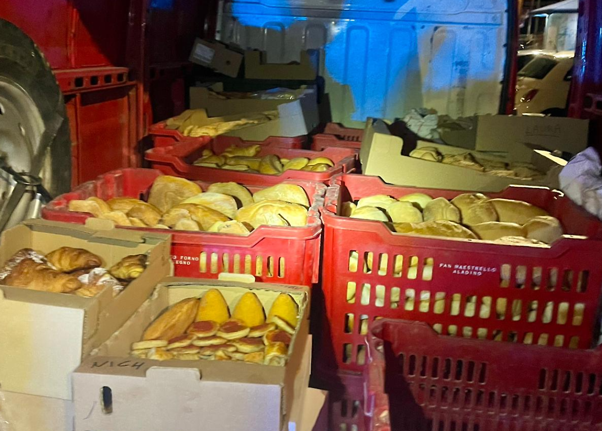 Il pane sequestrato e poi distrutto