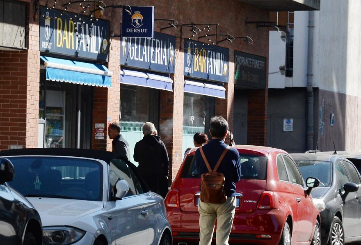 La rapina è avvenuta al Bar Family di via Roveda