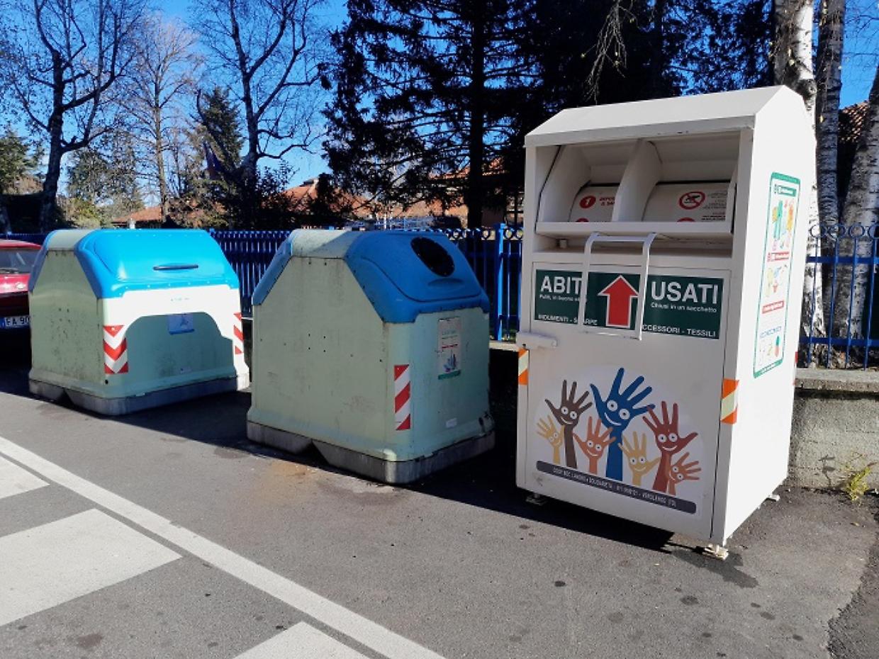 Grugliasco, furti e danneggiamenti ai mezzi della raccolta tessili: sospeso lo svuotamento dei cassonetti
