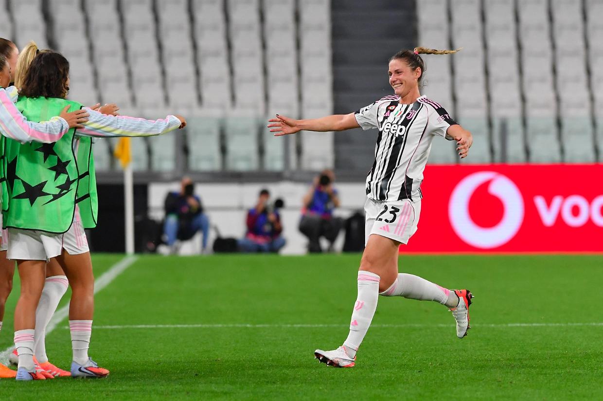 Una doppietta da sogno di Cecilia Salvai trascina la Juventus Women alla vittoria sul Benfica 