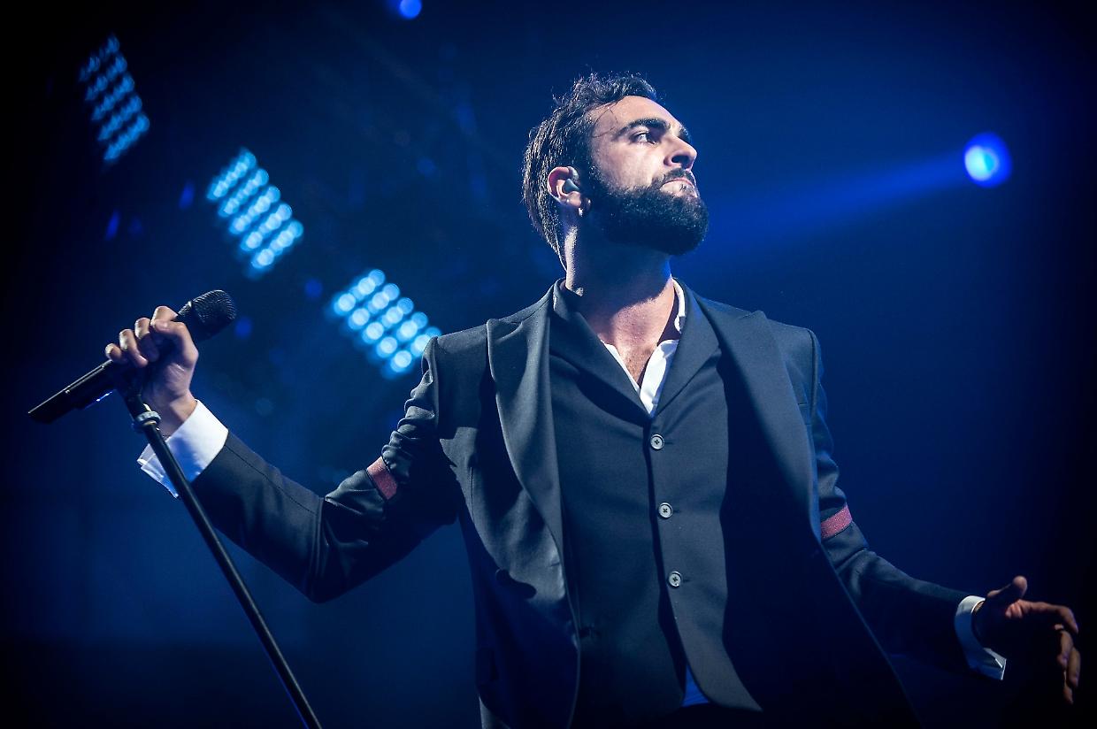 Mengoni, l'annuncio social che fa "impazzire" i fan