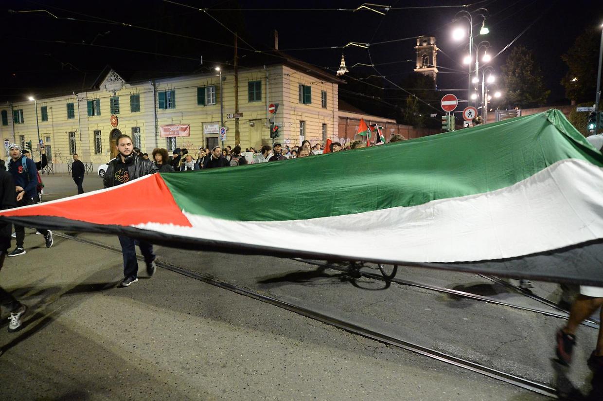 Applausi in tribuna stampa