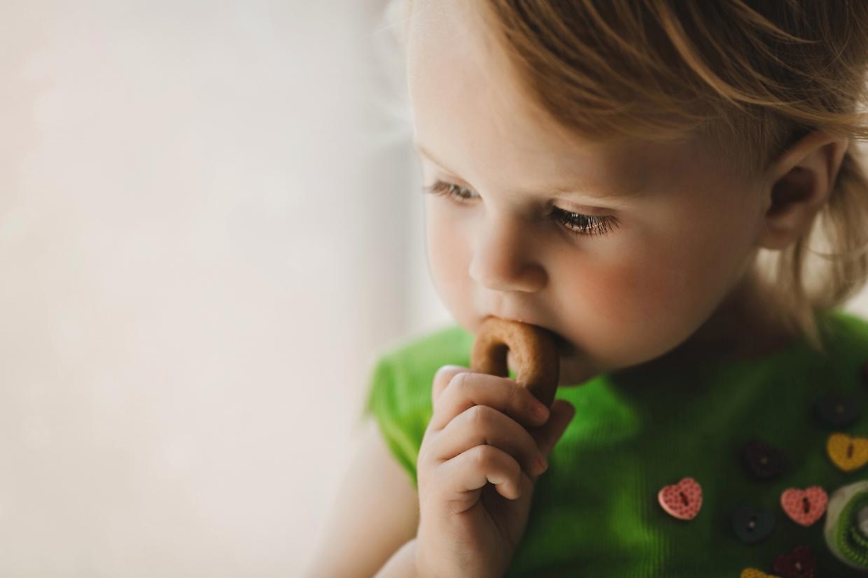 Allergia alle arachidi nei bambini, il nuovo studio: «Bisogna introdurle nella dieta già da lattanti»