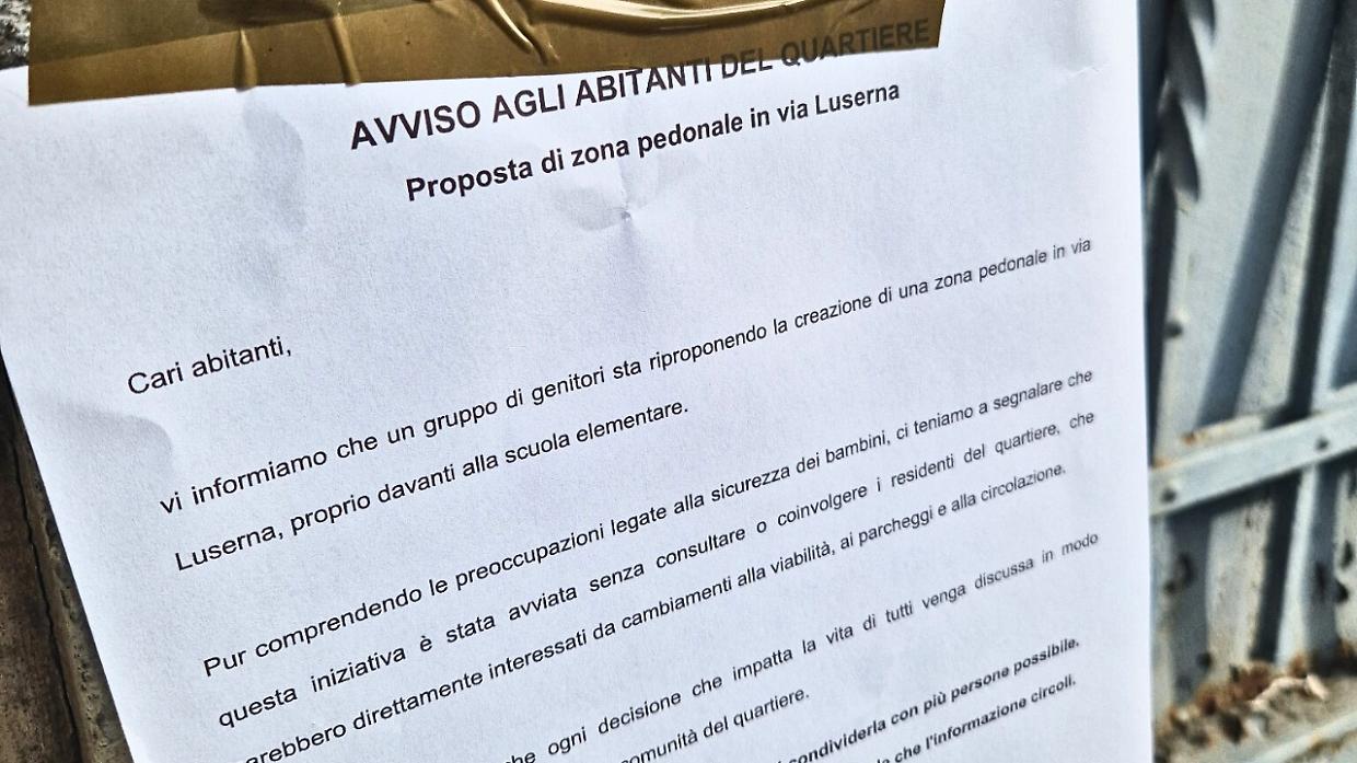 Genitori contro automobilisti. L'idea di un'isola pedonale per la scuola spacca il quartiere