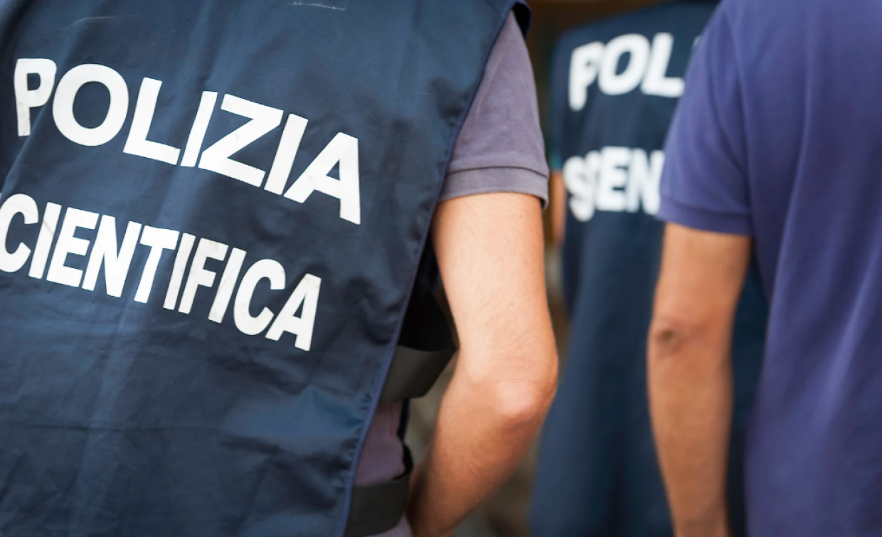 Si lancia dal balcone durante lo sfratto. Ecco cosa è successo