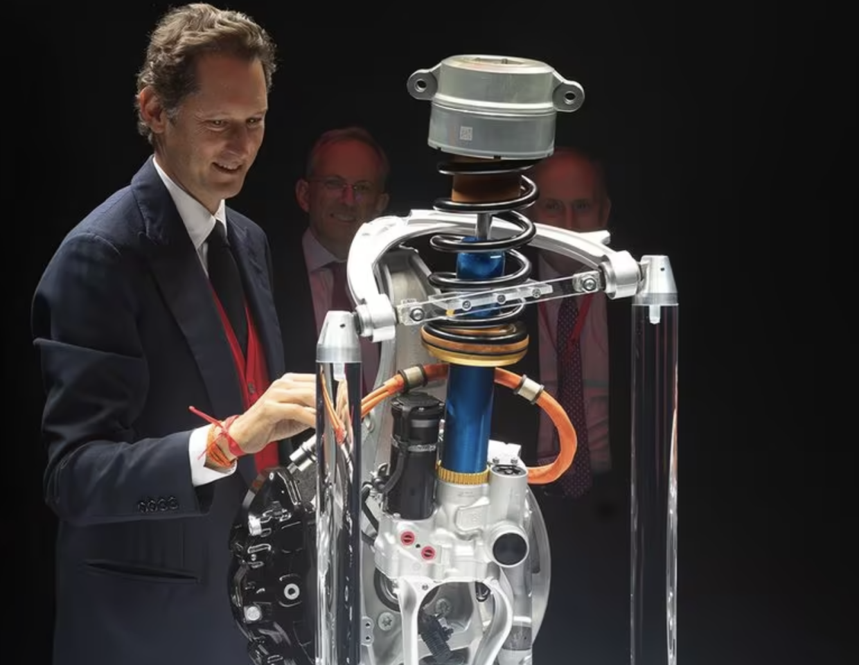 Ferrari rosso-sangue (-15,4%) in Borsa dopo le parole di Elkann
