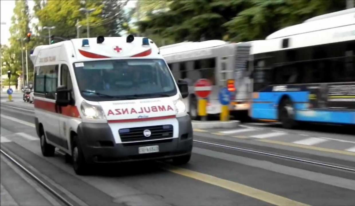 Alessandria, precipita dal balcone durante la notte ora è in condizioni gravi