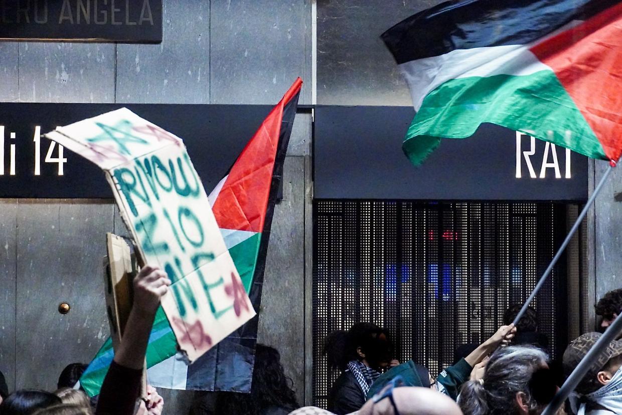 Cortei, scontri, feriti: dieci manifestanti nei guai a Torino. Ecco cosa è successo stamattina