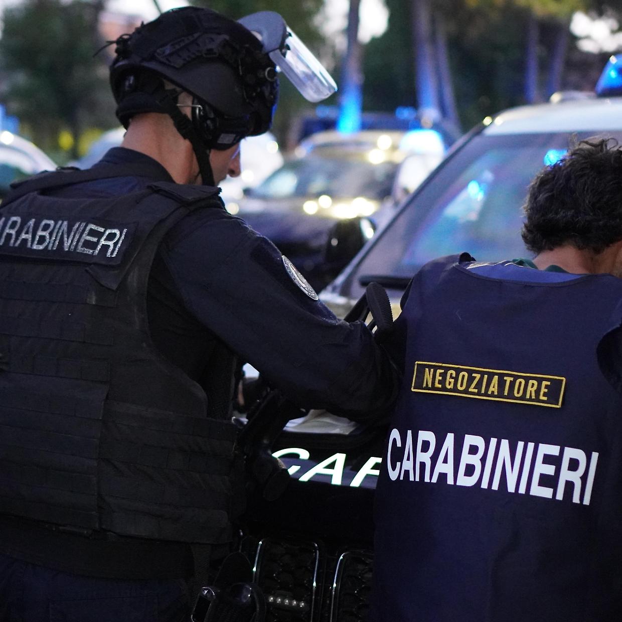 Maxi esercitazione dei carabinieri nello stabilimento ENI di Robassomero