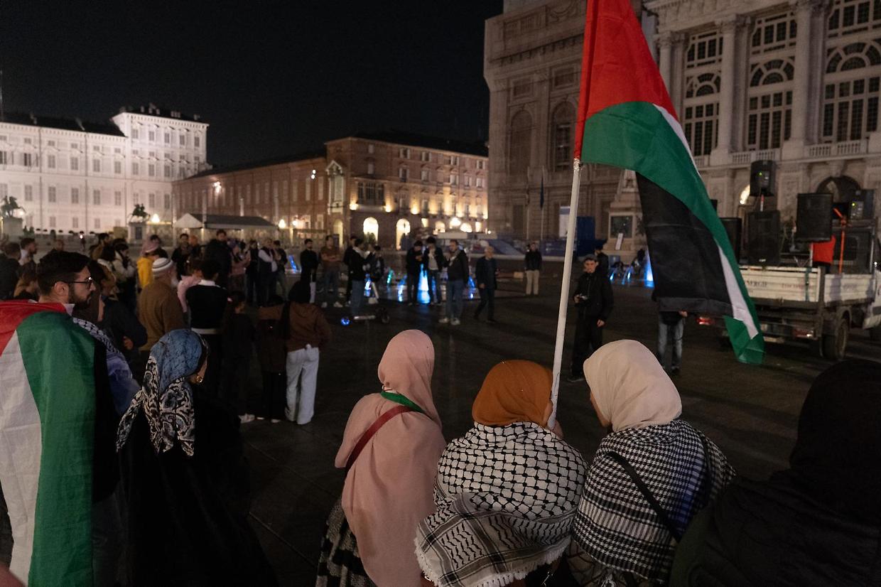 Torino «respira» insieme a Gaza e “celebra” a modo suo il cessate il fuoco