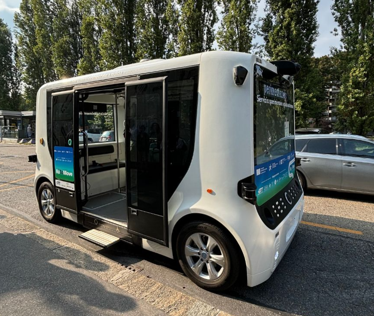 Il primo autobus senza pilota, il via a Torino dove il futuro della mobilità è realtà