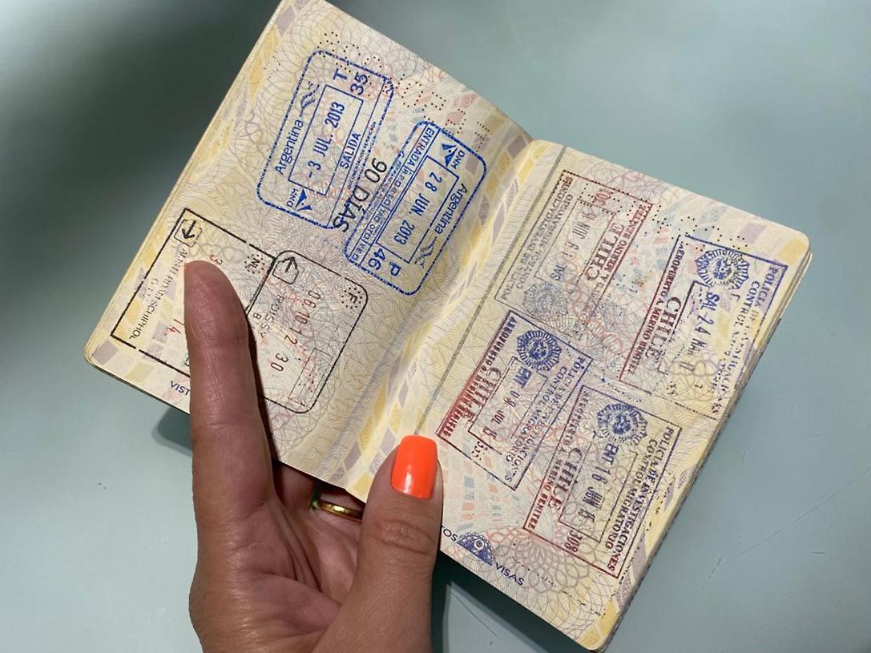Addio ai timbri sui passaporti: gli aeroporti europei si fanno digitali