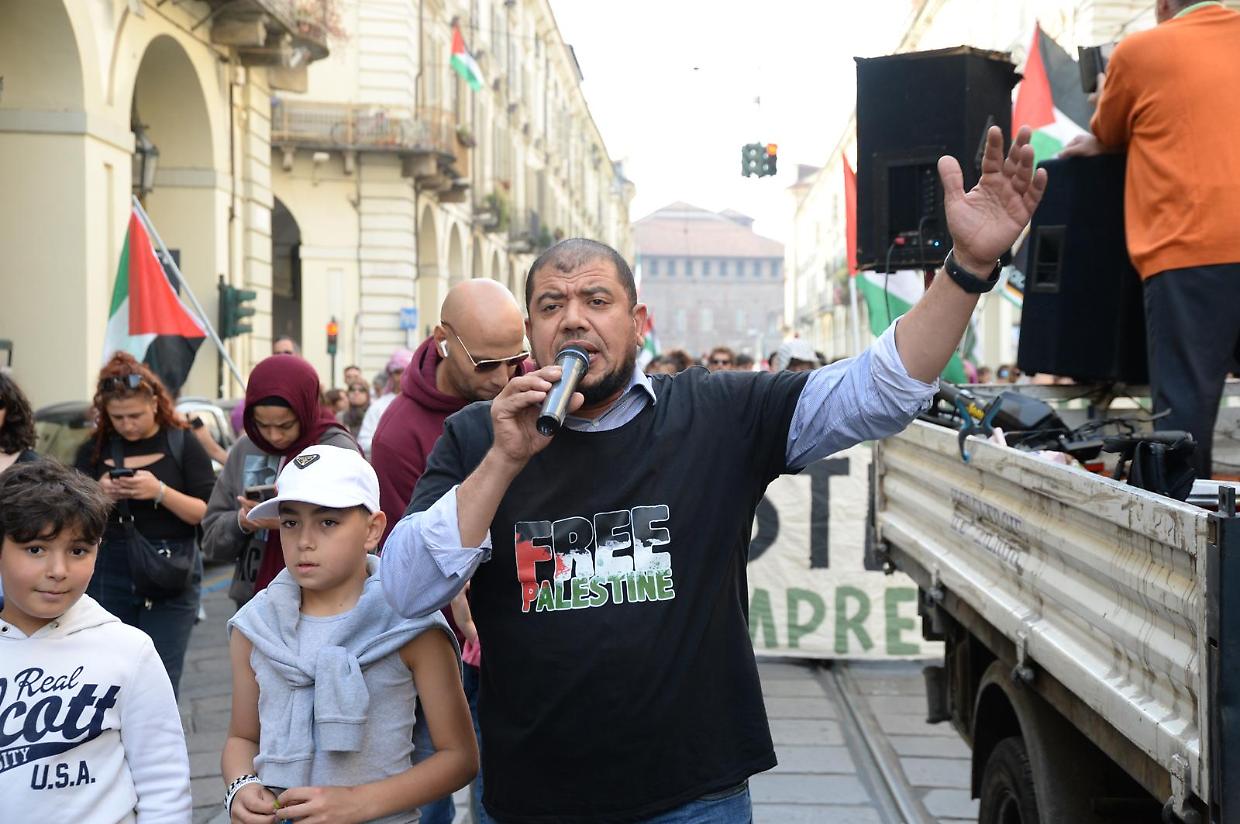 L'ennesimo corteo dei Pro-Pal, partito da piazza Castello