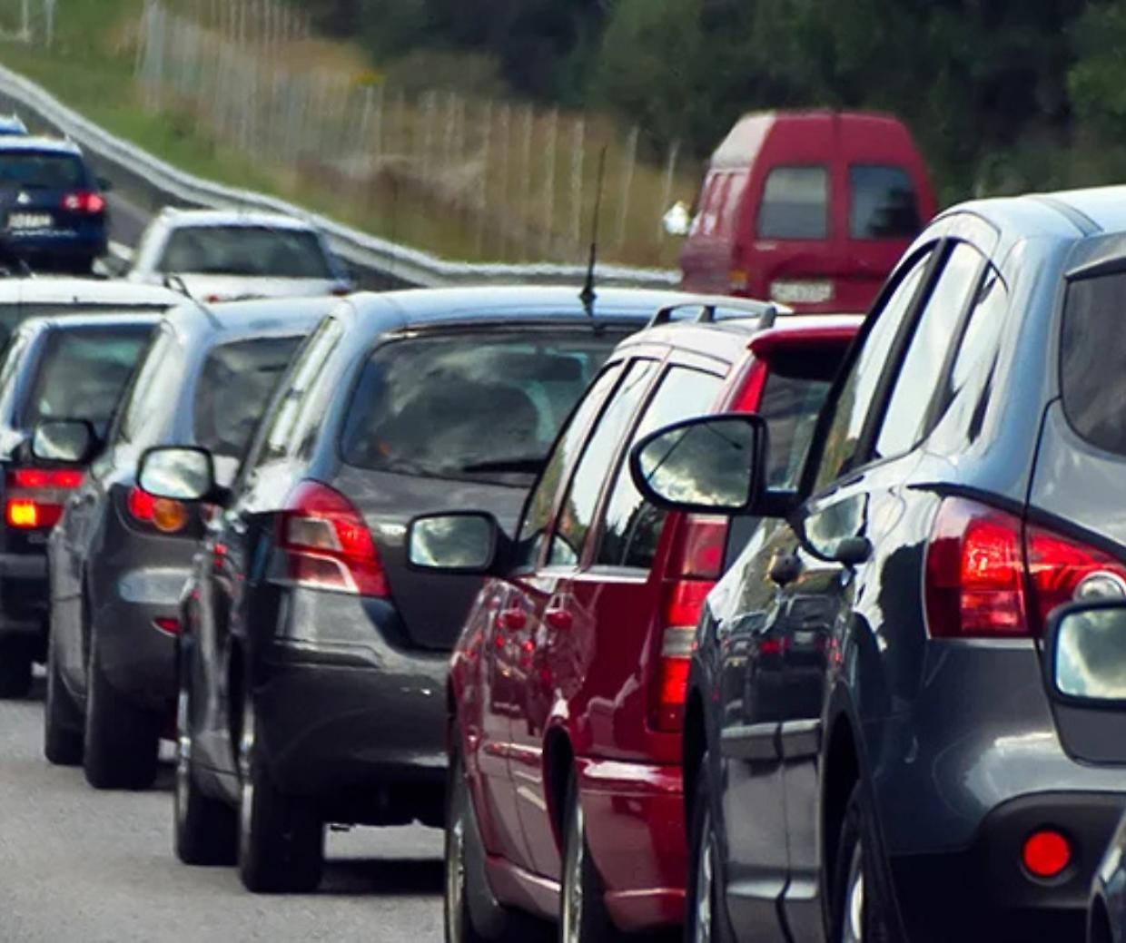 Piemonte, scatta il semaforo arancione: aria sotto pressione e stop estesi ai diesel