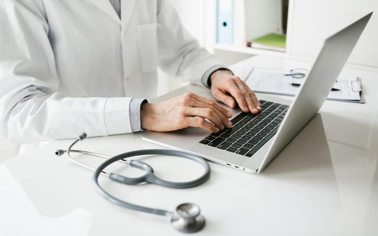 Addio alle visite in studio: arriva il certificato medico da remoto