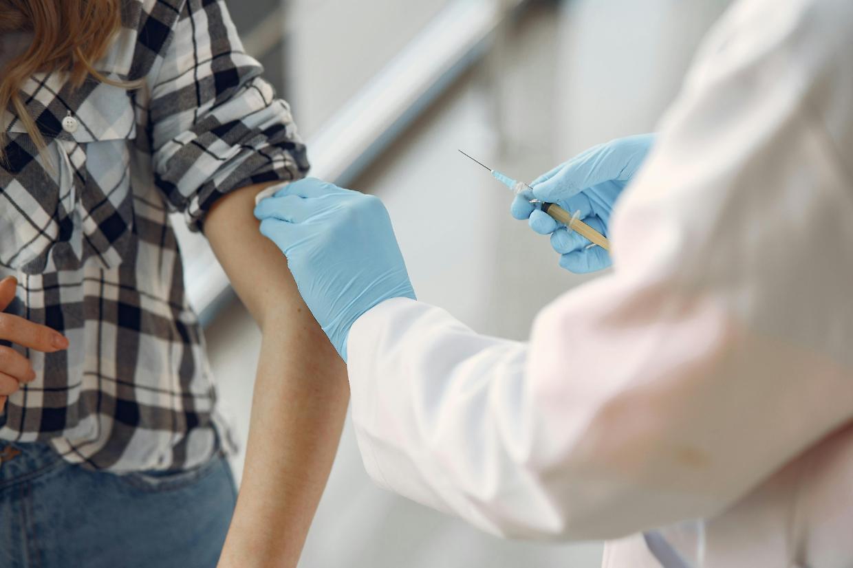 Influenza, oggi scattano le vaccinazioni. Ma si immunizza solo un anziano su due